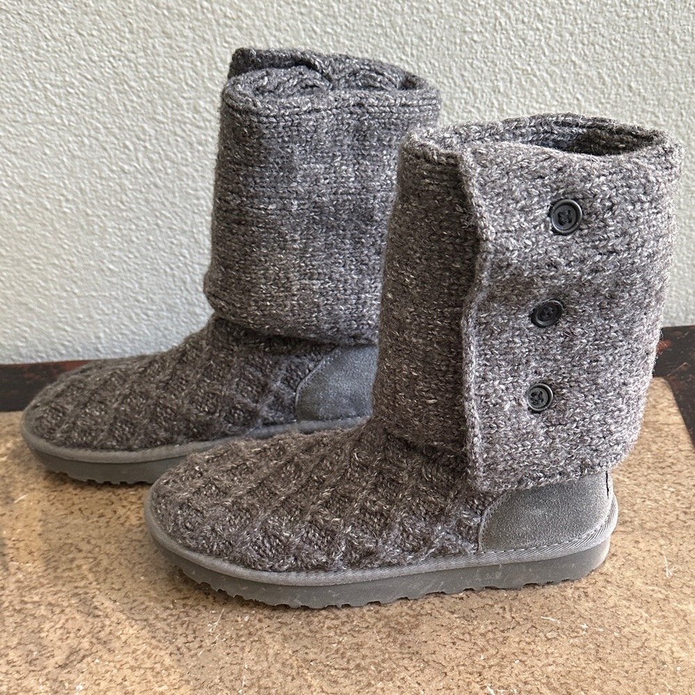 UGG Gray Lattice Knit Women's Winter Boots. Size 8.